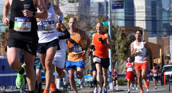 跑馬拉松該怎么吃,健康專家教你比賽前中后飲食