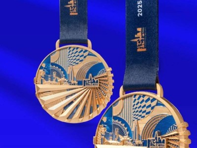 2025深圳南山半程馬拉松完賽獎(jiǎng)牌長什么樣