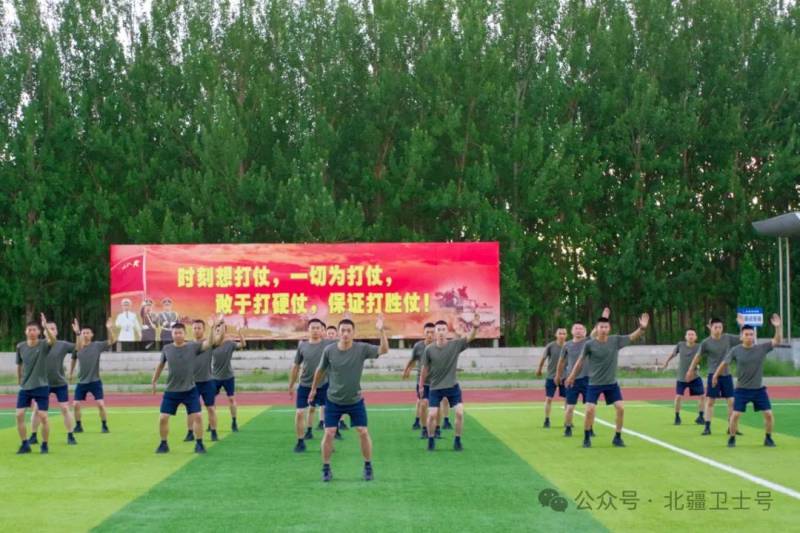 秦盼盼：“講科學(xué)”的軍體教員。（2）