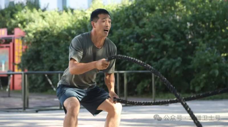 秦盼盼：“講科學(xué)”的軍體教員。