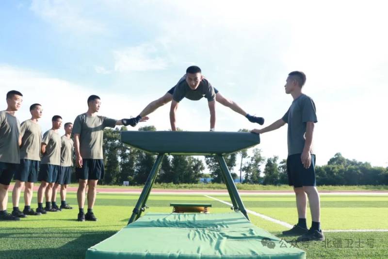 秦盼盼：“講科學(xué)”的軍體教員。（4）