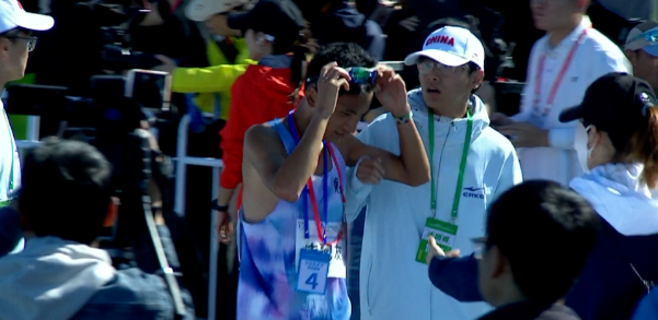 2024衡水湖馬拉松：成績出爐！豐配友國內(nèi)冠軍，次仁措姆國內(nèi)女子冠軍?。?）