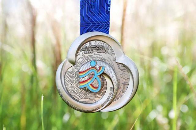 2024北京亦莊半程馬拉松獎牌參賽服圖片公布(3) 2024北京亦莊半程馬拉松獎牌參賽服圖片公布(3)